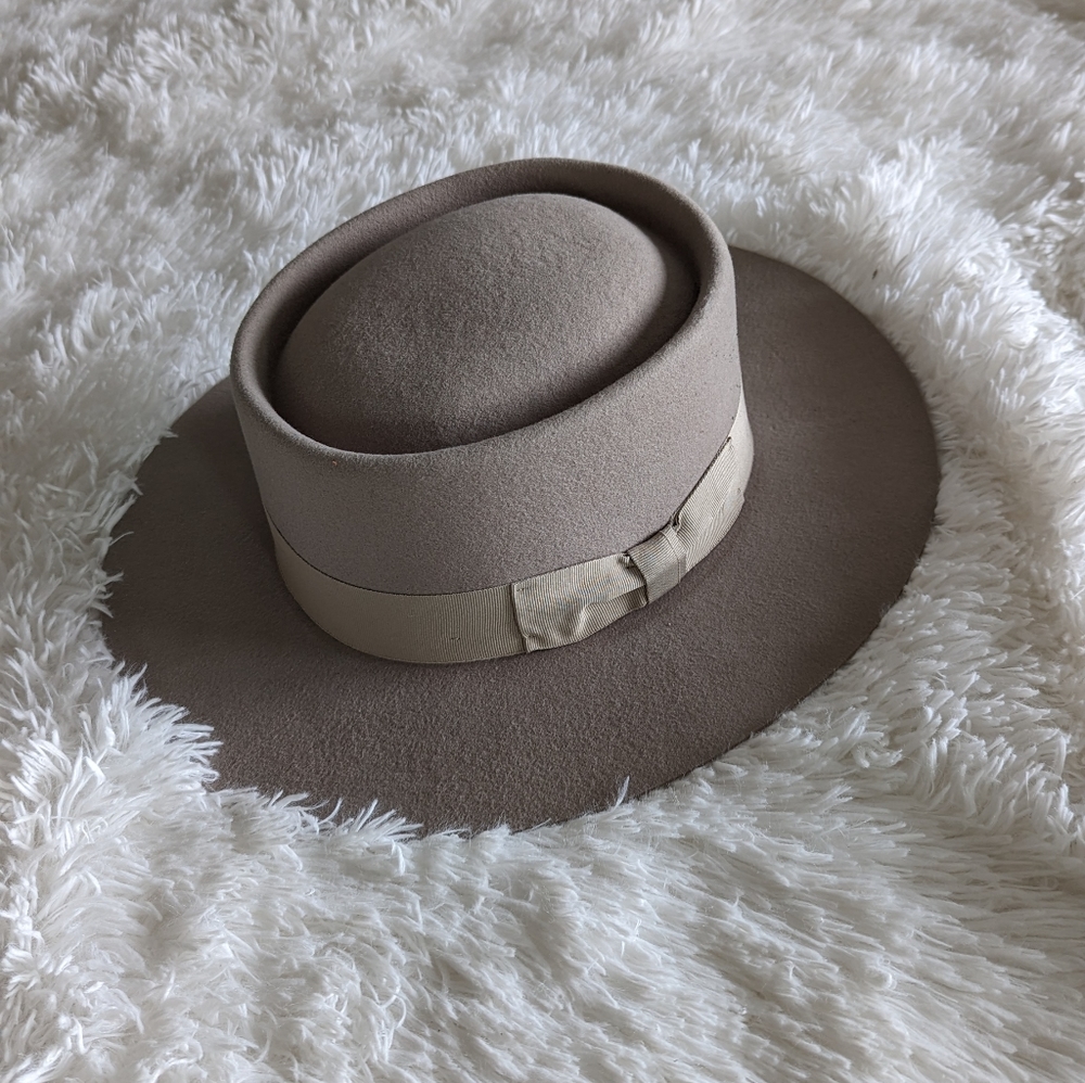 COPY - Lunabloom snake hat, taupe EUC - Picture 2 of 5
